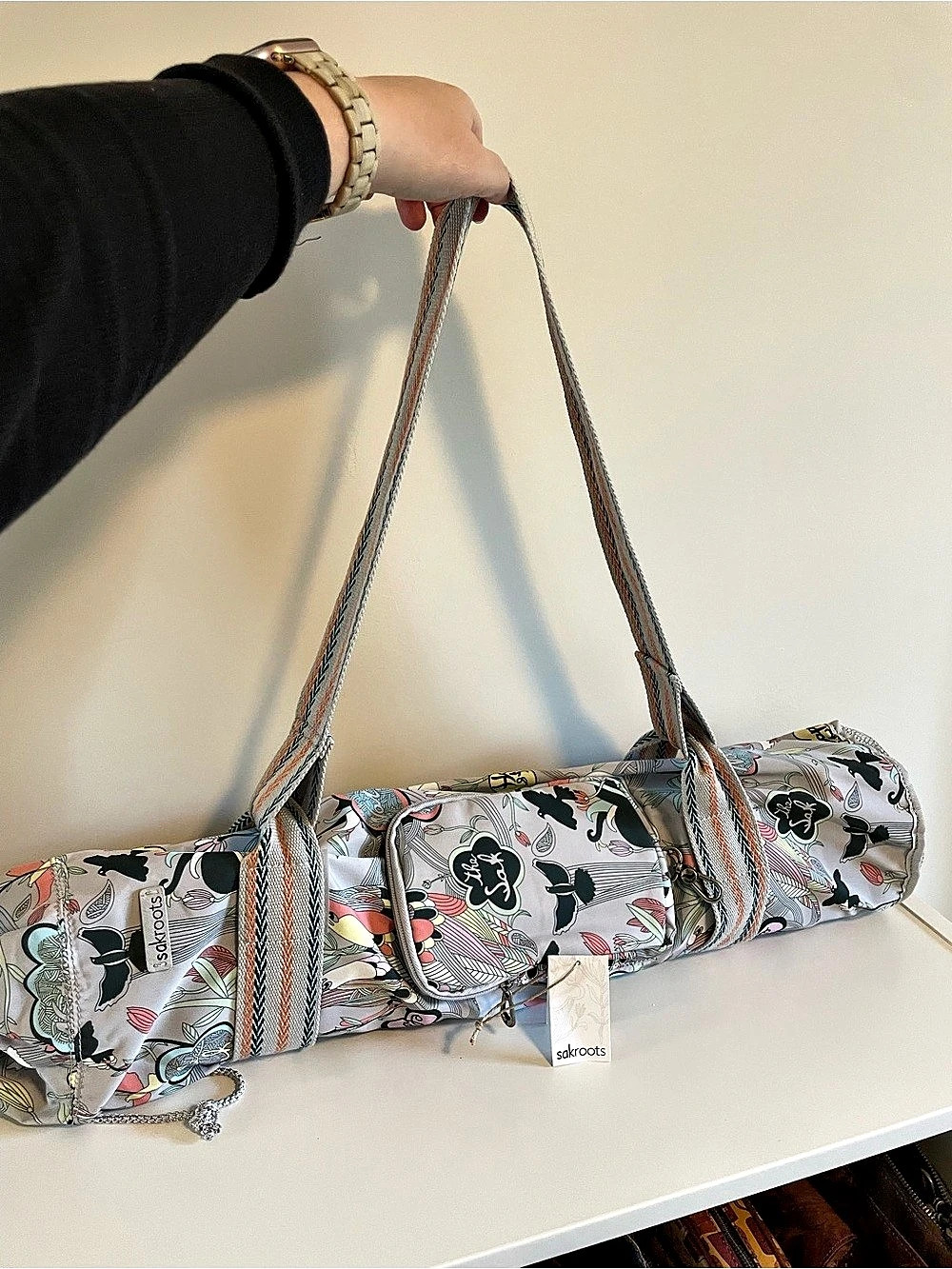 NWT Sakroots Yoga Mat and Carrier in Light Gray Peace ☮️ Pattern